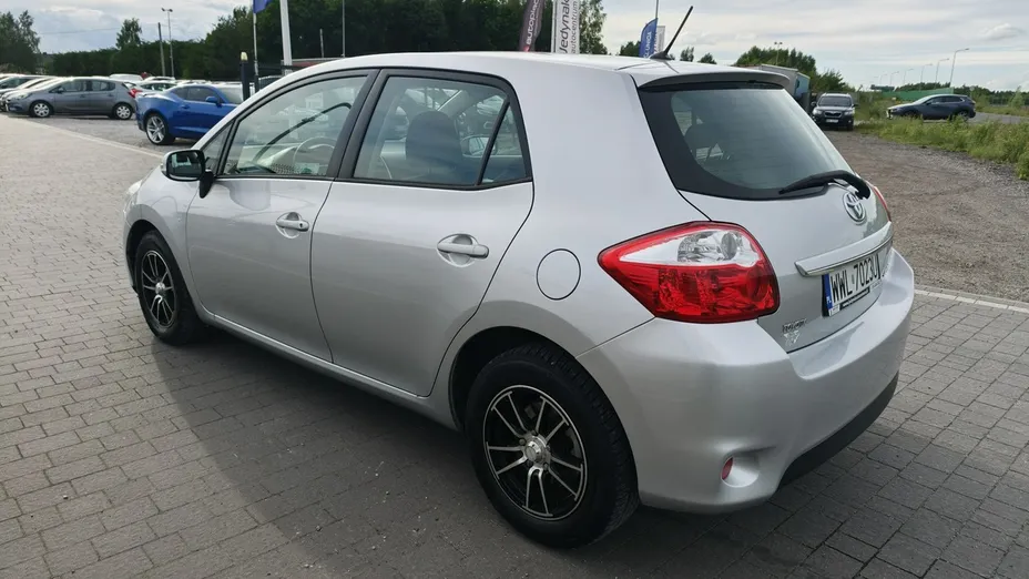TOYOTA Auris -