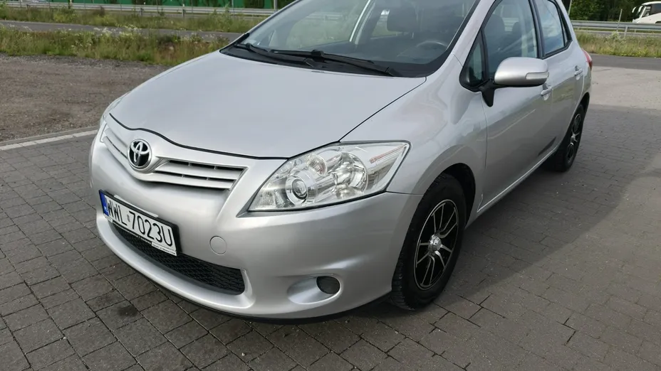 TOYOTA Auris -
