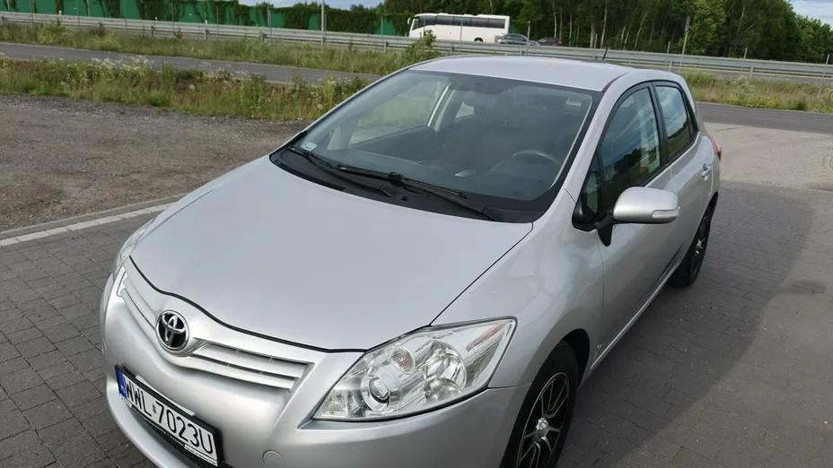 TOYOTA Auris -