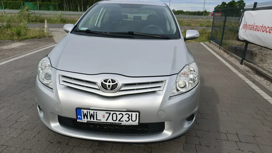 TOYOTA Auris -