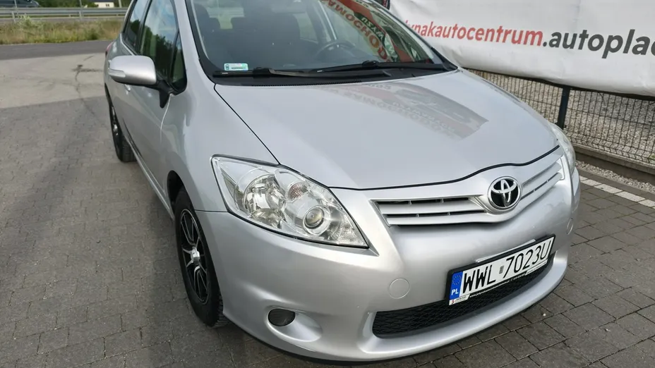 TOYOTA Auris -