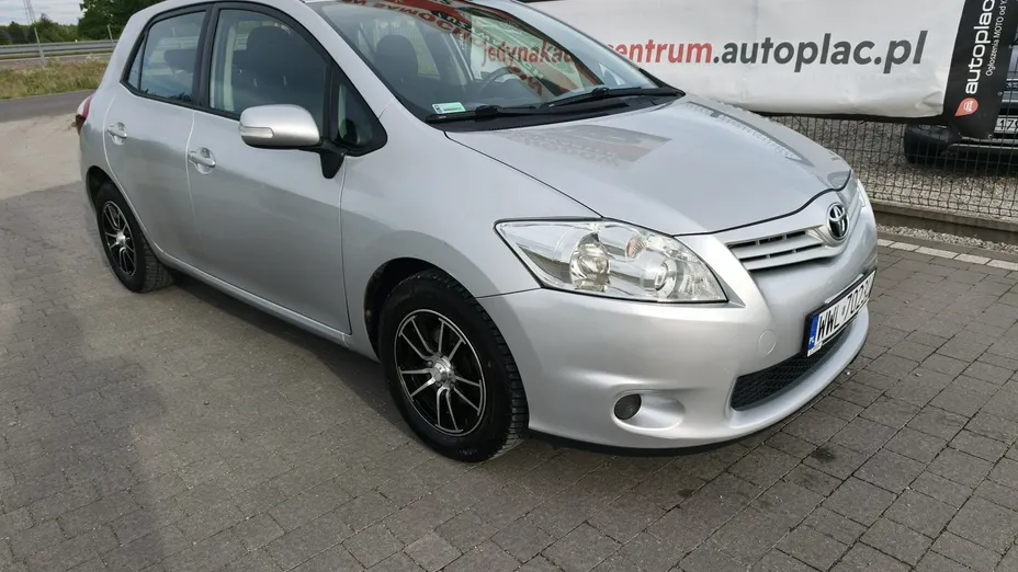 TOYOTA Auris -