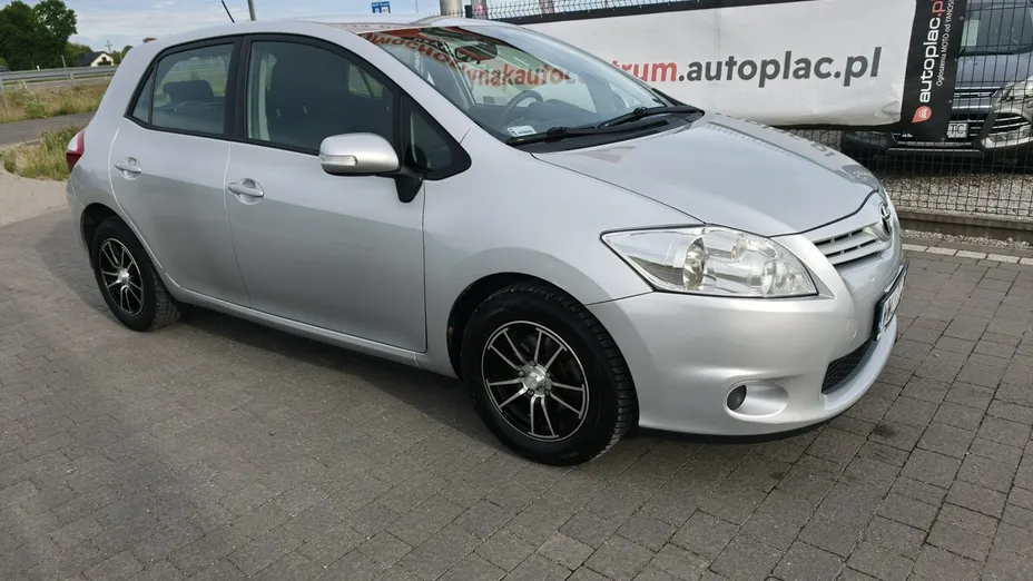 TOYOTA Auris -