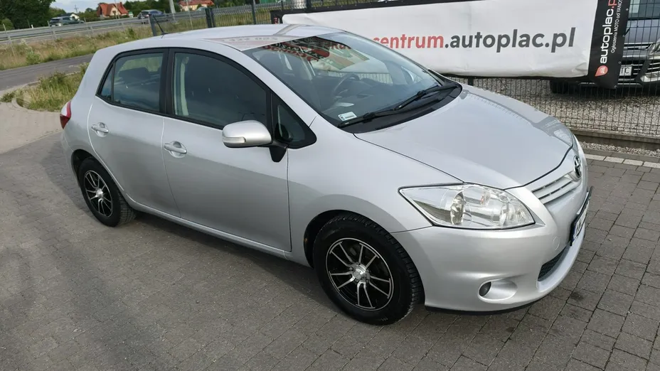 TOYOTA Auris -