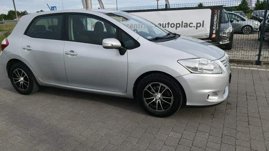 TOYOTA Auris -