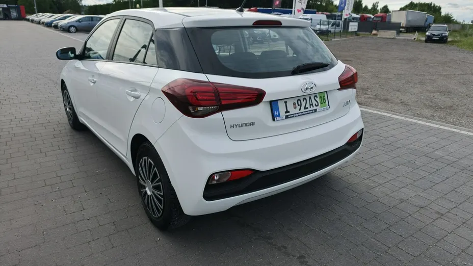HYUNDAI i20 -