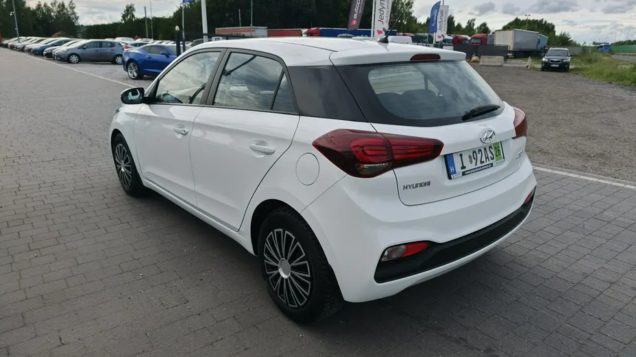 HYUNDAI i20 -