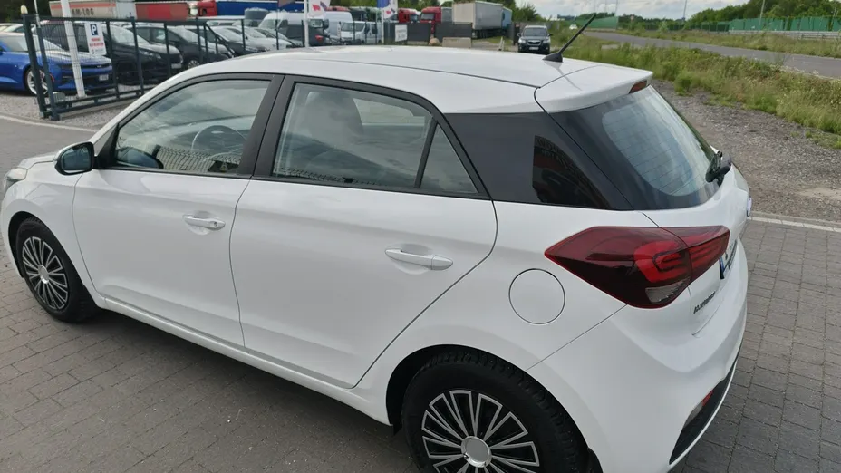 HYUNDAI i20 -