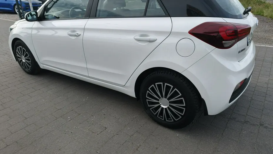 HYUNDAI i20 -