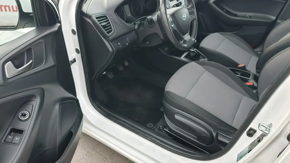 HYUNDAI i20 -