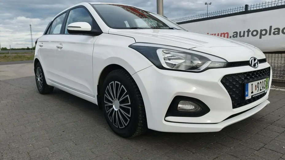 HYUNDAI i20 -