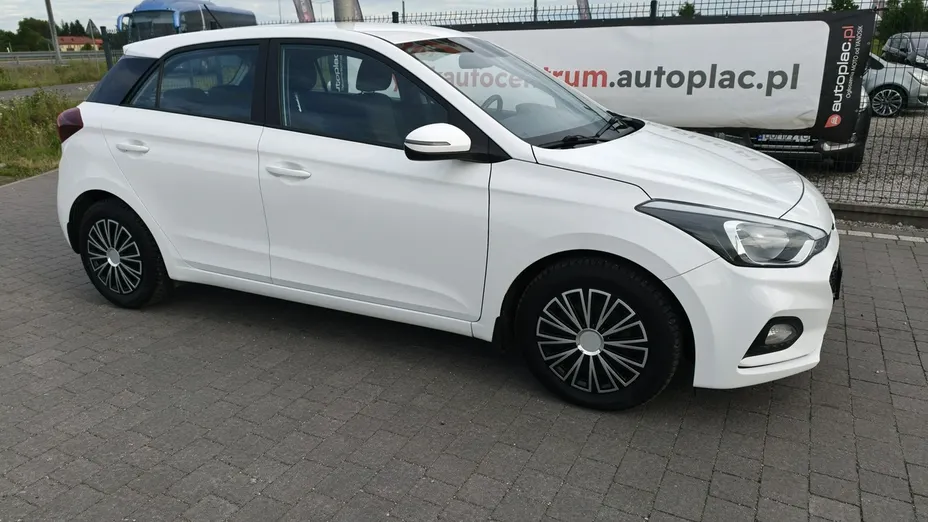 HYUNDAI i20 -
