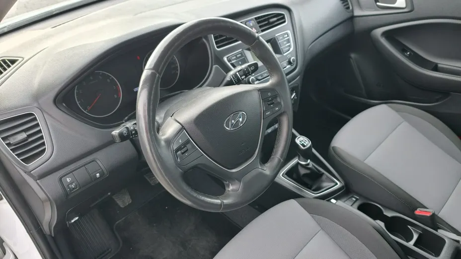 HYUNDAI i20 -