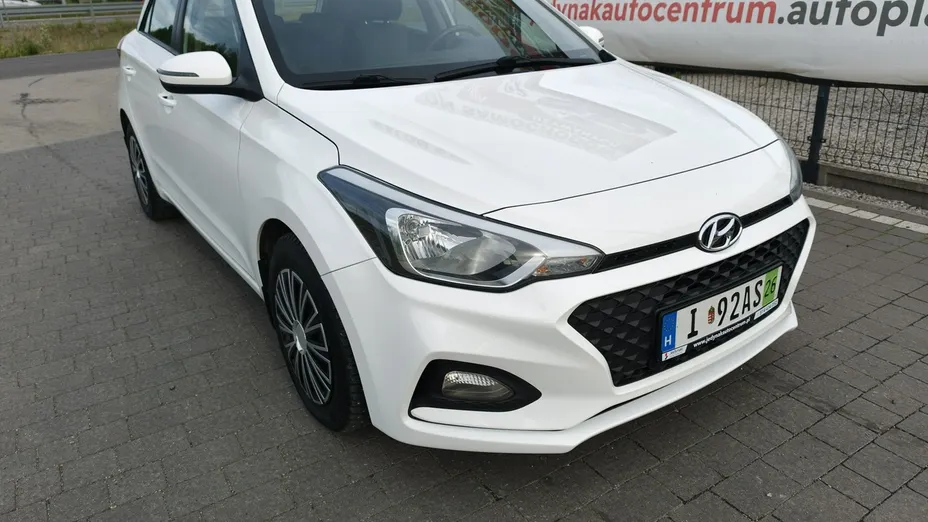 HYUNDAI i20 -