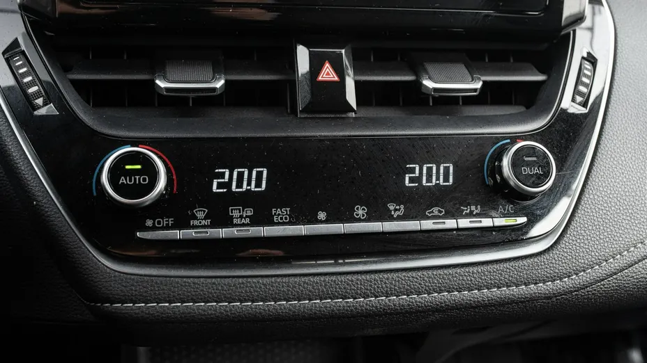 TOYOTA Corolla -
