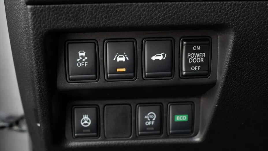 NISSAN X-Trail -