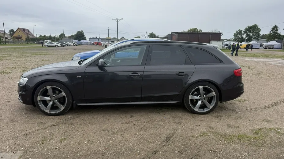 AUDI A4 -