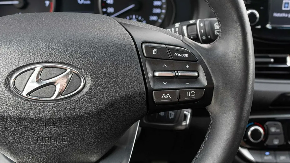 HYUNDAI i30 -