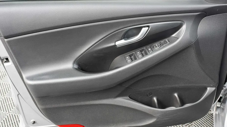 HYUNDAI i30 -