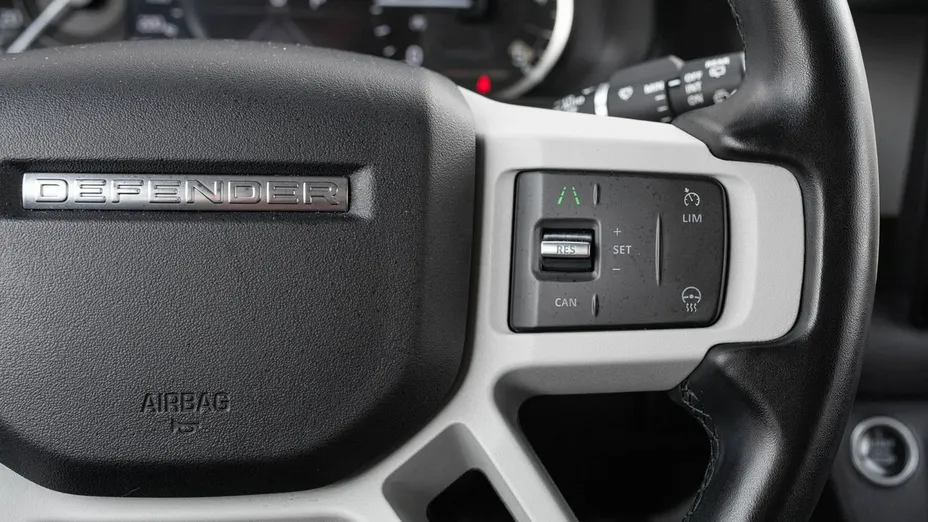 LAND ROVER Defender -