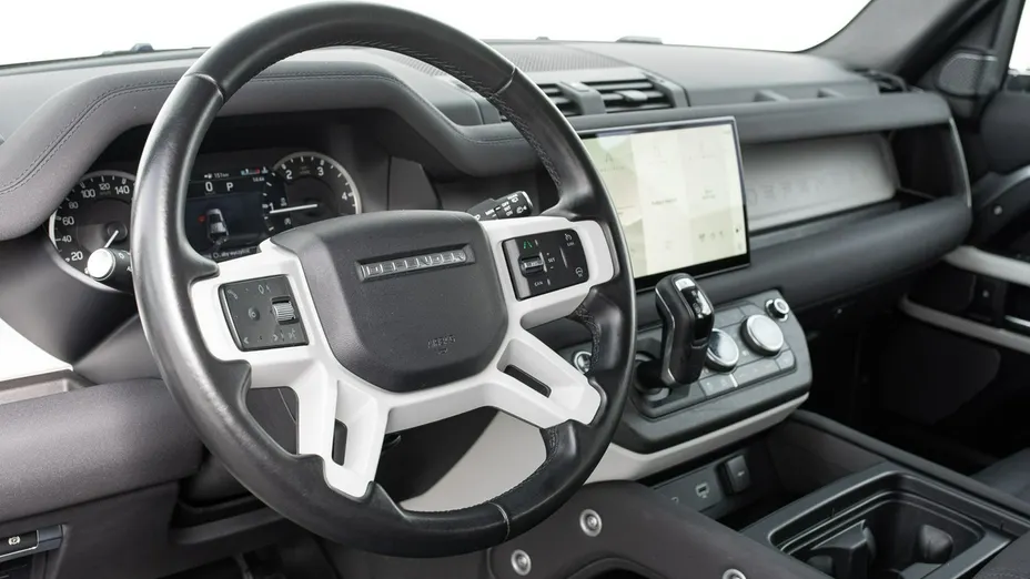 LAND ROVER Defender -