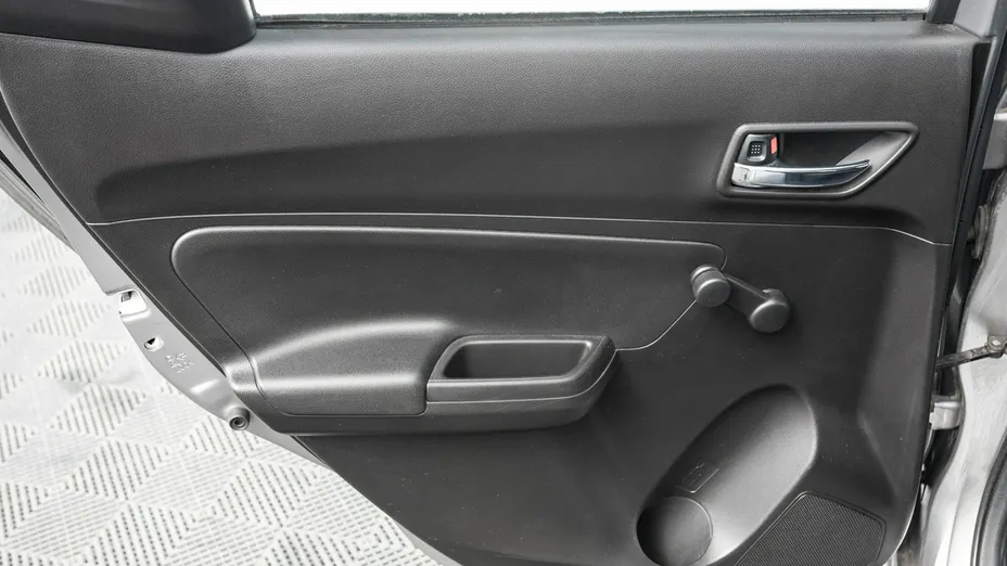 SUZUKI Swift -