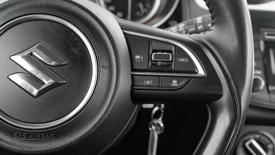 SUZUKI Swift -