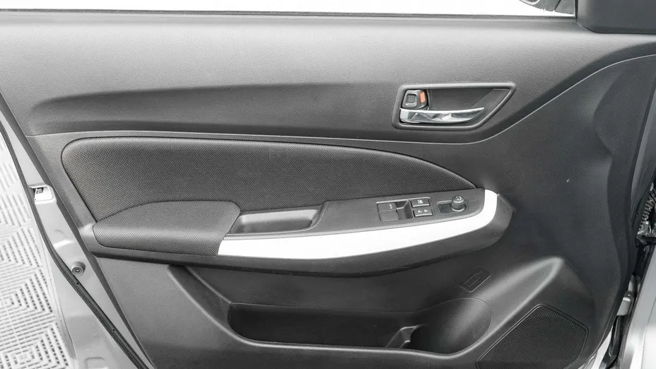 SUZUKI Swift -