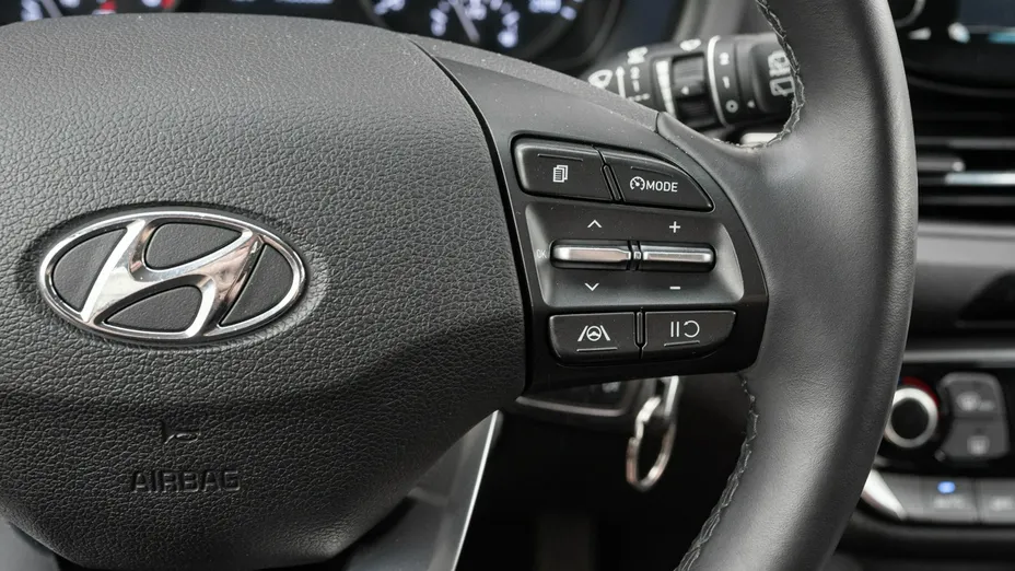 HYUNDAI i30 -