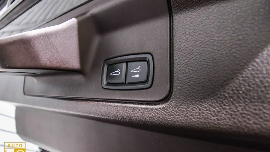 PORSCHE Panamera -