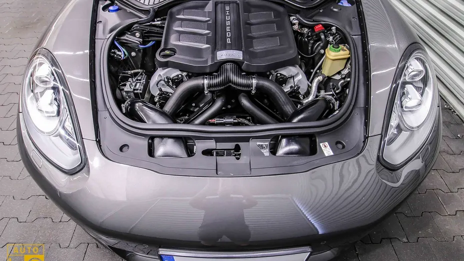 PORSCHE Panamera -