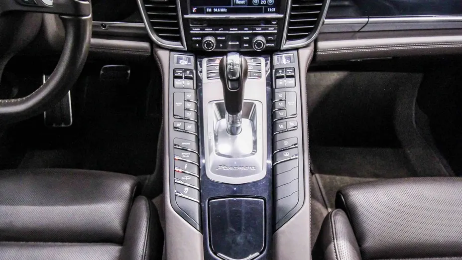 PORSCHE Panamera -