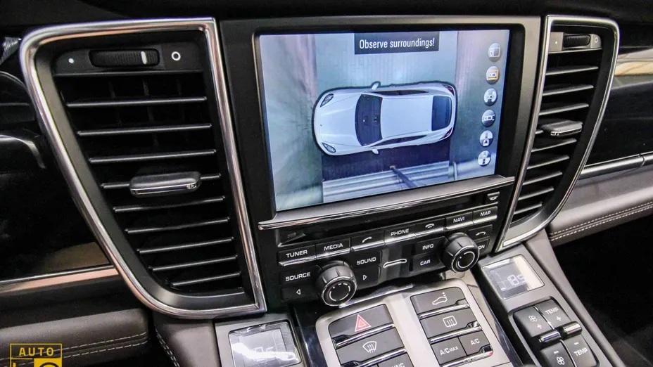 PORSCHE Panamera -
