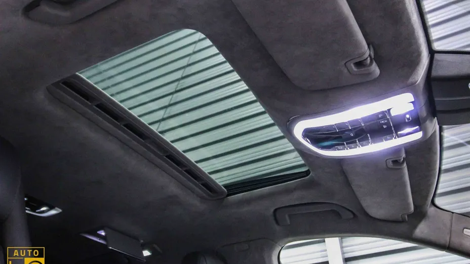 PORSCHE Panamera -