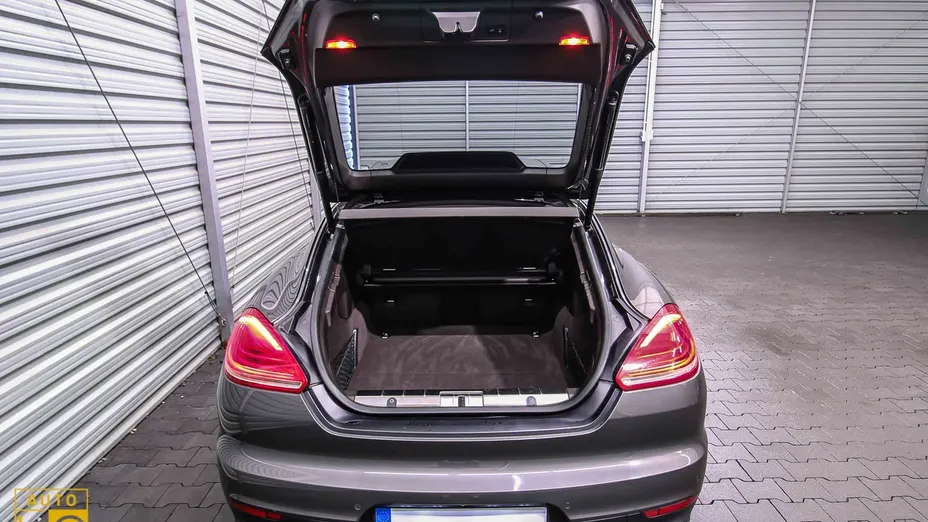 PORSCHE Panamera -