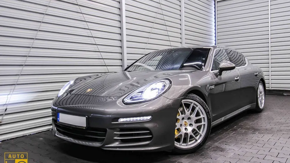 PORSCHE Panamera -