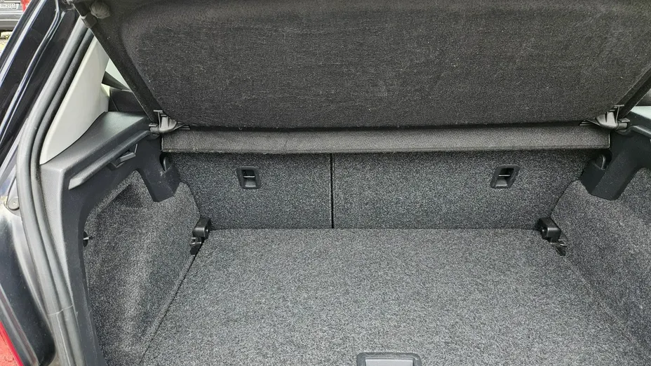 VOLKSWAGEN Polo -