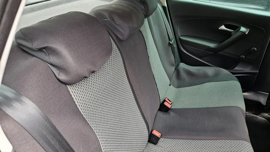 VOLKSWAGEN Polo -