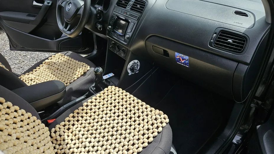 VOLKSWAGEN Polo -