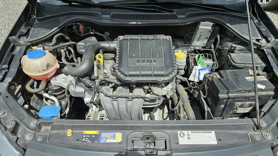 VOLKSWAGEN Polo -