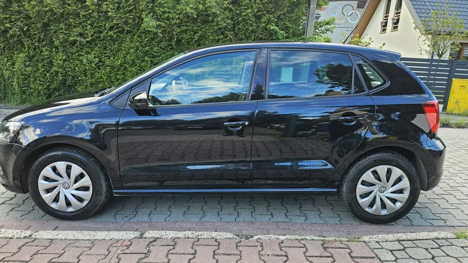 VOLKSWAGEN Polo -