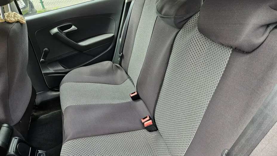 VOLKSWAGEN Polo -