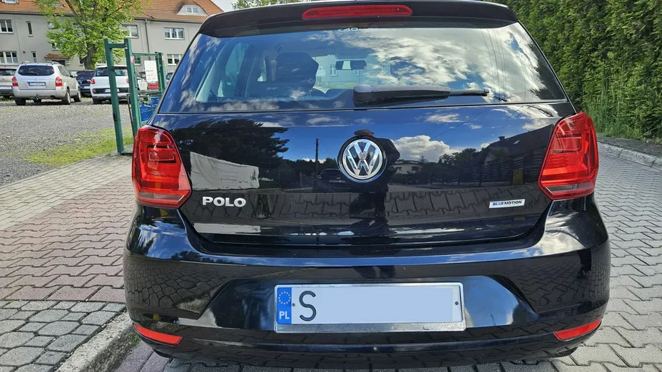 VOLKSWAGEN Polo -