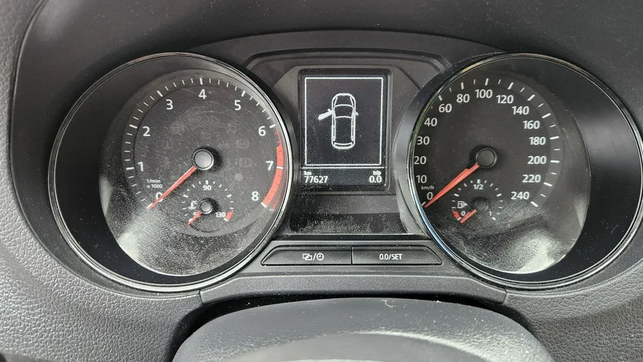 VOLKSWAGEN Polo -