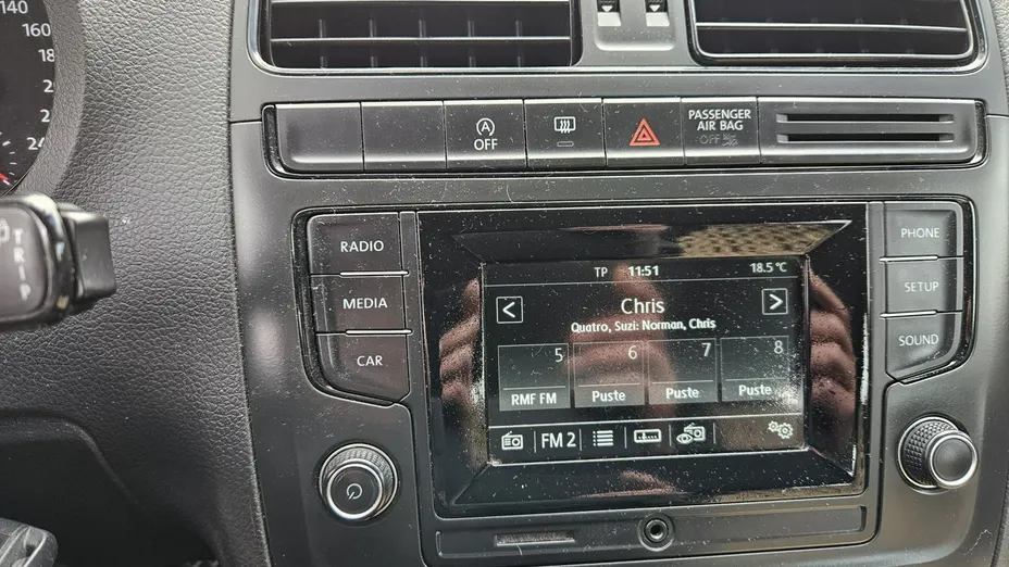 VOLKSWAGEN Polo -