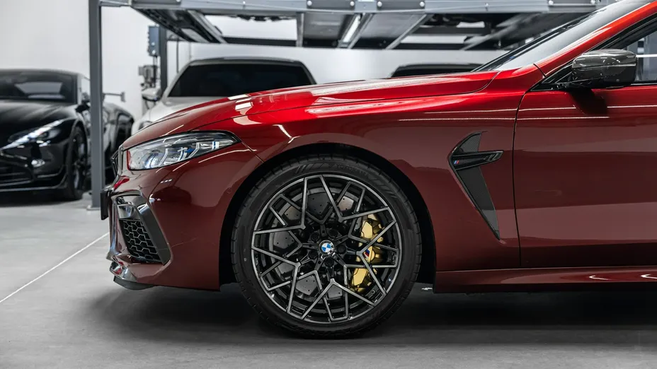 BMW M8 -