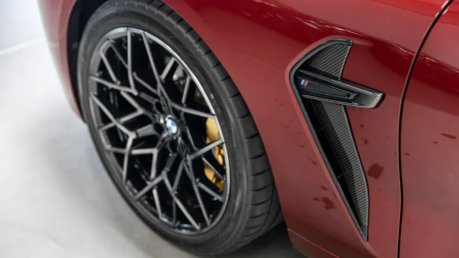 BMW M8 -