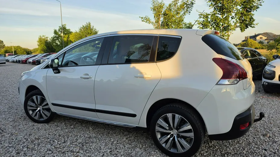 PEUGEOT 3008 -