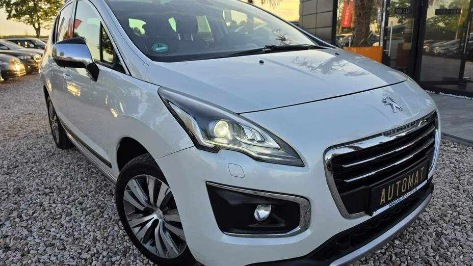 PEUGEOT 3008 -