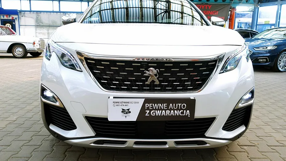 PEUGEOT 5008 -